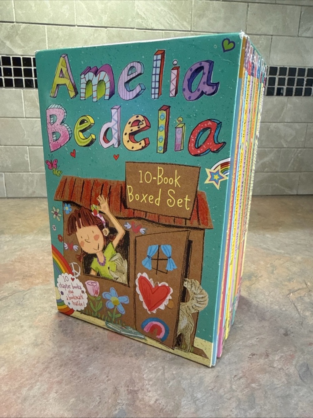 Amelia Bedelia 10-Book Boxed Set - Teal Illustrated Box